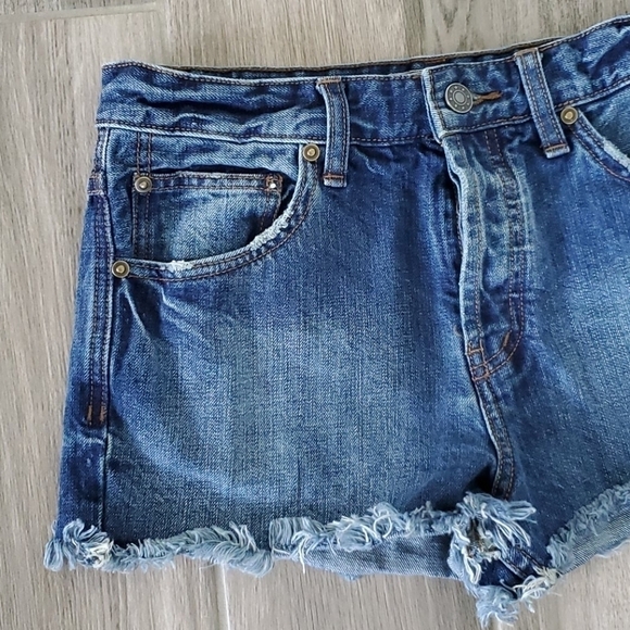 Free People Uptown High Rise Raw Hem shorts Size 26 - Picture 4 of 8